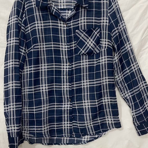 Gmtr All New Stylish and fancy White and Blue Check Shirt in Size M - Picture 4 of 7